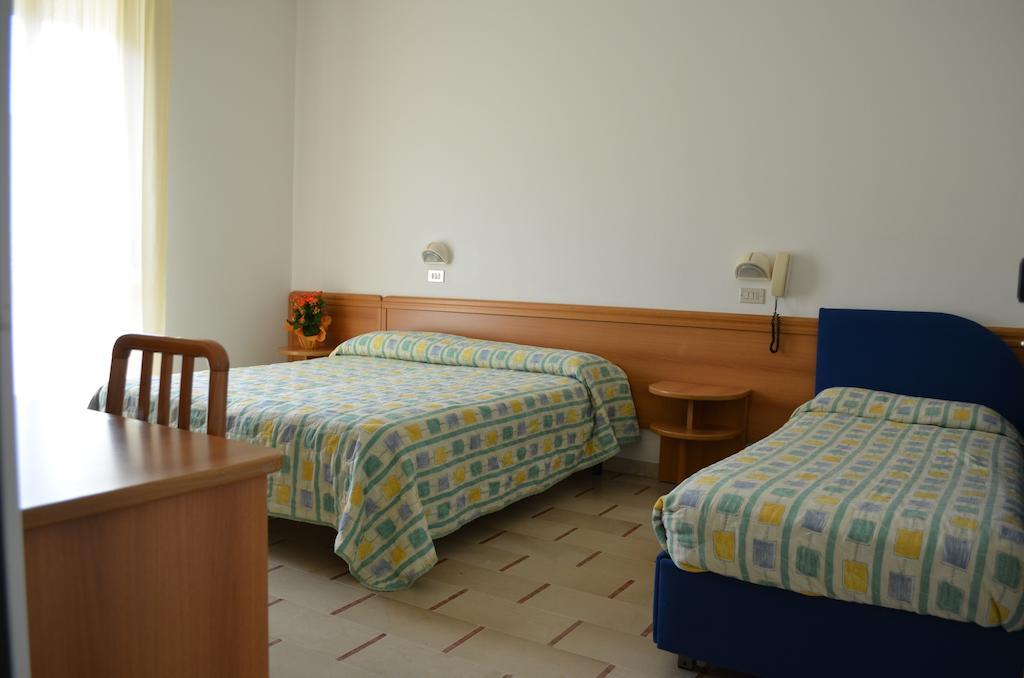 Hotel Zani Cervia Habitación foto