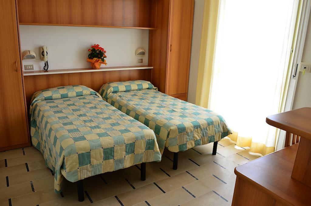 Hotel Zani Cervia Habitación foto